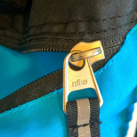 EUC Nike Bag ✔️ 13” x 17” Gym Bag Lightweight Backpack - Picture 5 of 6